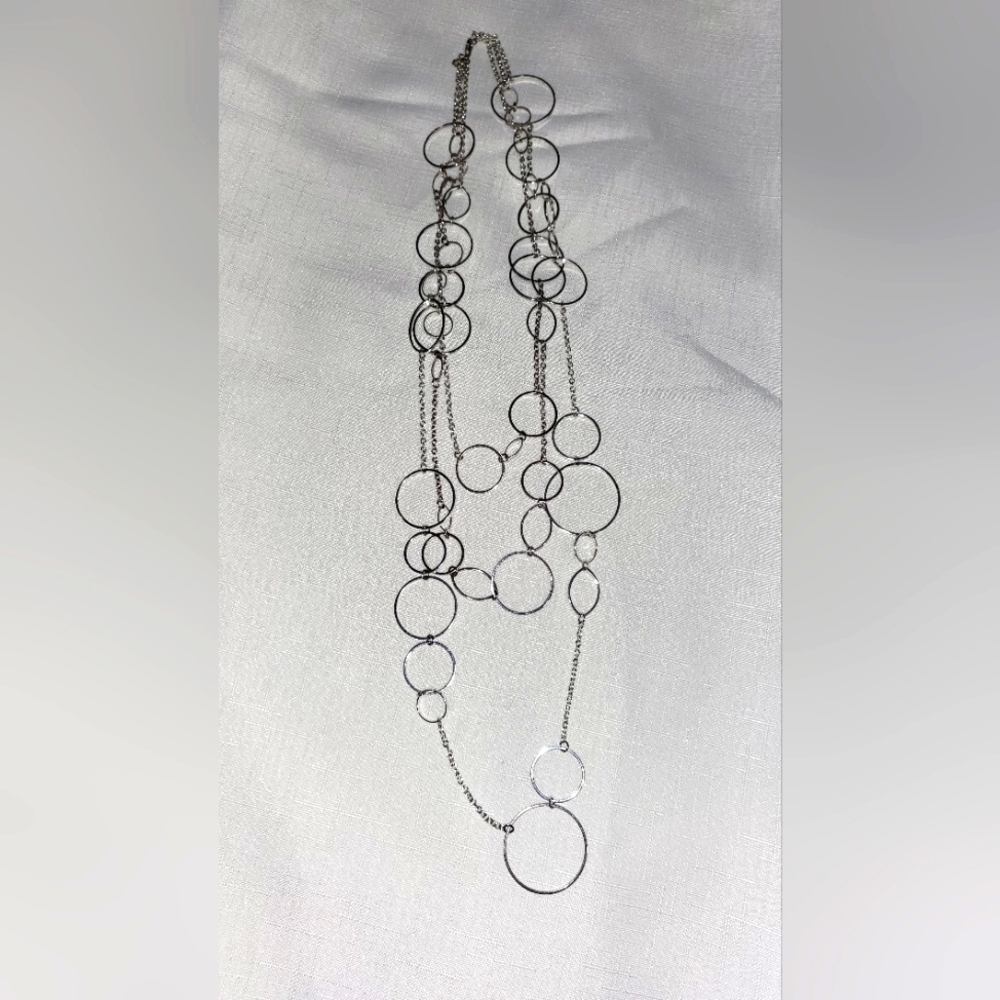 Fashionable Design Long Individual Circles Necklace Silvertone